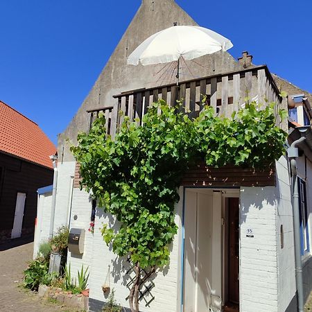 The Cosy Little House With The Sundial Vila Stavenisse Exterior foto