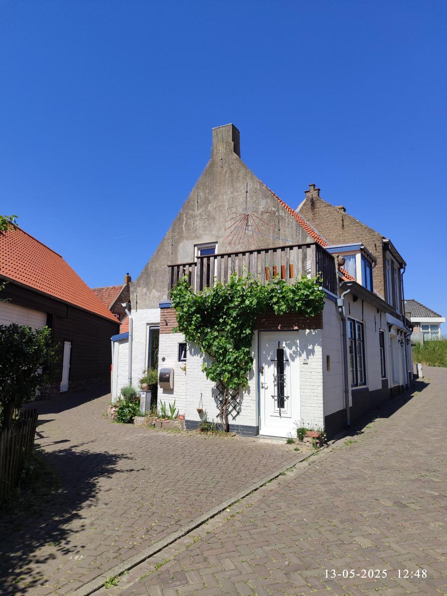 The Cosy Little House With The Sundial Vila Stavenisse Exterior foto